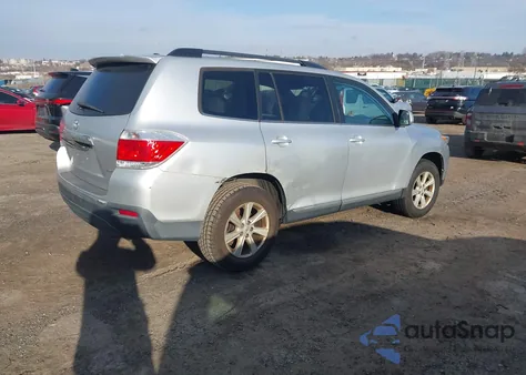 2011 Toyota Highlander Base V6 z USA, uszkodzony, nr VIN 5TDBK3EH1BS087491